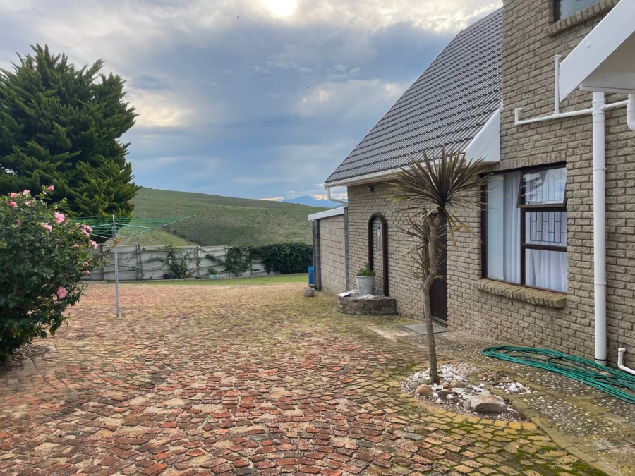 4 Bedroom Property for Sale in Hartenbos Heuwels Western Cape